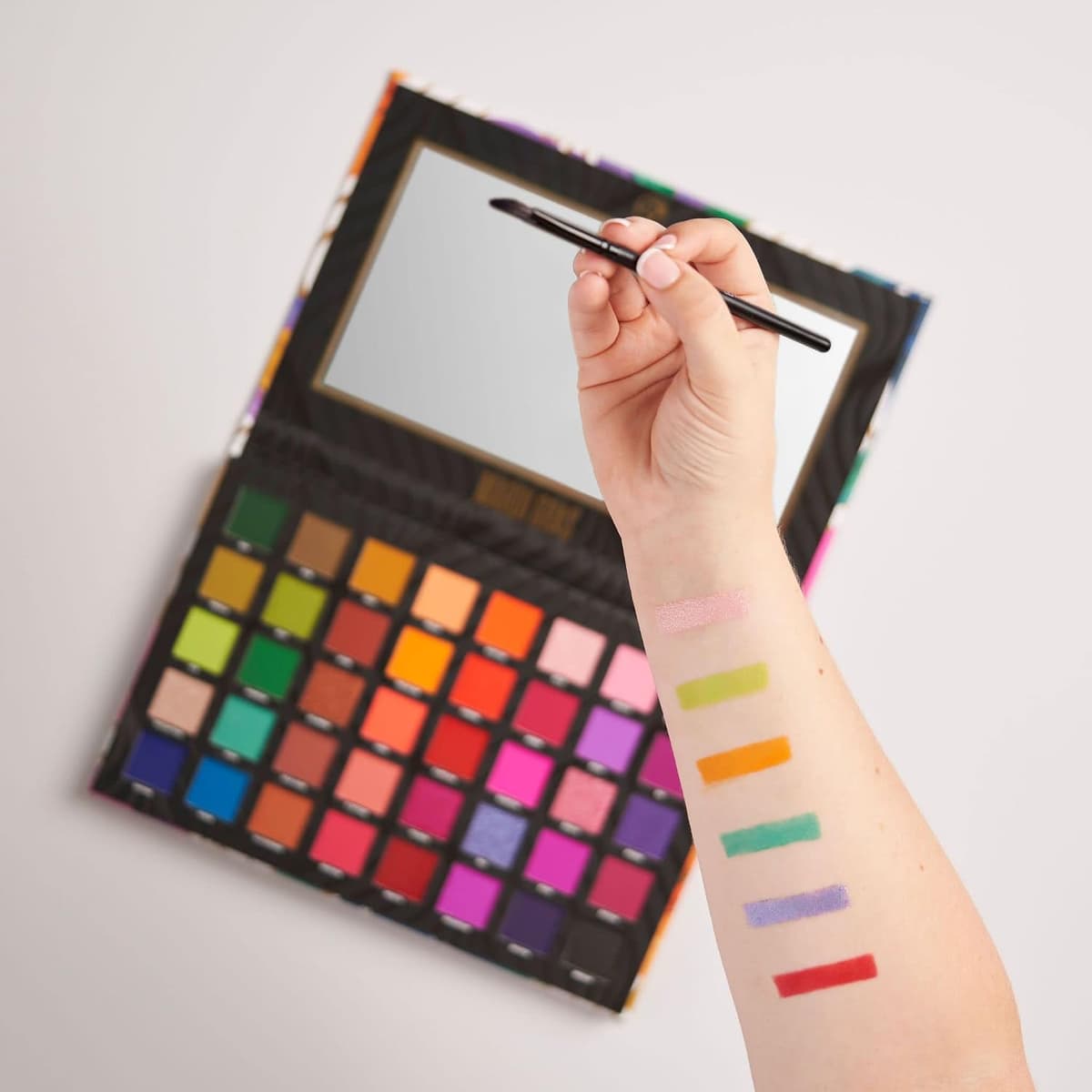 W7 Mardi Gras Pressed Pigment Palette (40 Shades)